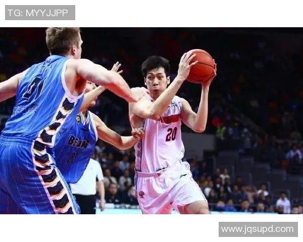 任骏飞领衔广东男篮奋战CBA赛季展现出色球技与团队精神