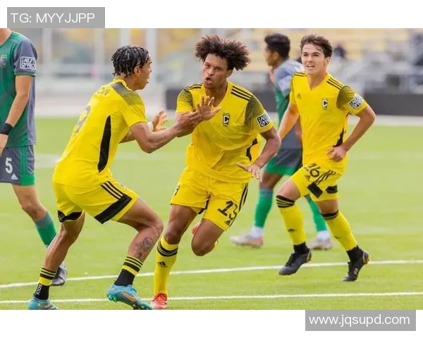 哥伦布队与纳什维尔队的激烈对决展现足球魅力与团队精神 哥伦布队与纳什维尔队的激烈对决展现足球魅力与团队精神