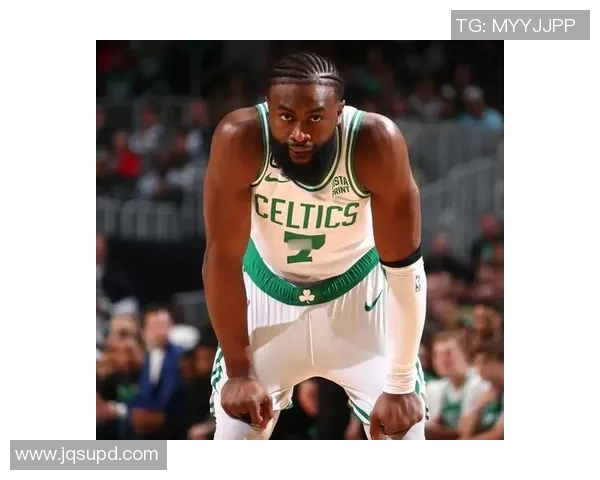 杰伦布朗在NBA赛场上的成长与突破之路分析