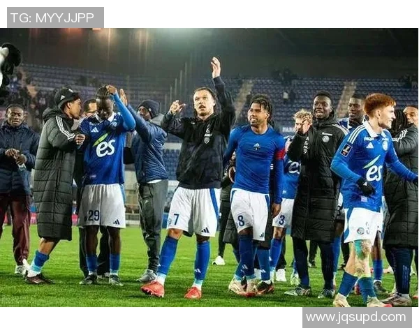 法甲精彩对决兰斯主场迎战斯特拉斯堡争夺三分荣耀 法甲精彩对决兰斯主场迎战斯特拉斯堡争夺三分荣耀